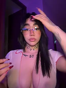 Snapshot of Nickiiiii chatting on 04-12-26, 06:40 Nickiiiii online show from 04-12-26, 06:40