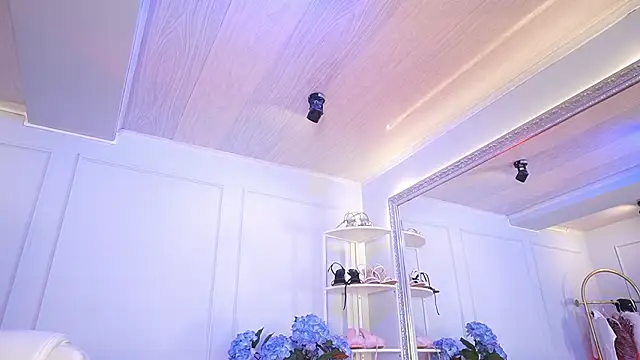 Snapshot of elasummer chatting on 03-16-26, 12:53 elasummer online show from 03-16-26, 12:53