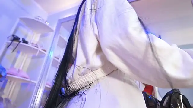 Snapshot of elasummer chatting on 03-24-26, 12:43 elasummer online show from 03-24-26, 12:43