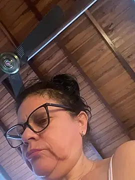 Snapshot of Sharongirl07 chatting on 05-11-26, 11:27 Sharongirl07 online show from 05-11-26, 11:27