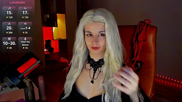 Snapshot of mollyposhh chatting on 02-22-26, 08:40 mollyposhh online show from 02-22-26, 08:40