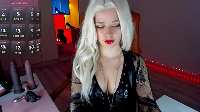 Snapshot of mollyposhh chatting on 04-15-26, 06:15 mollyposhh online show from 04-15-26, 06:15