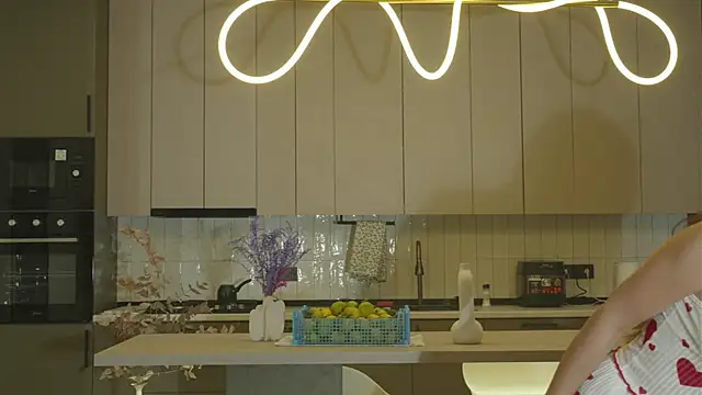 whisper of love online show from 10-28-25, 02:15