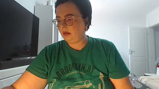Amandamuller1982 online show from 06-24-26, 08:24