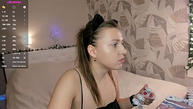 ViolaBloom22 online show from 01-25-25, 06:46