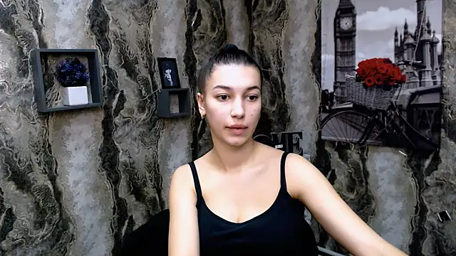 Snapshot of KarolinaRosse_ chatting on 01-12-25, 10:12 KarolinaRosse online show from 01-12-25, 10:12