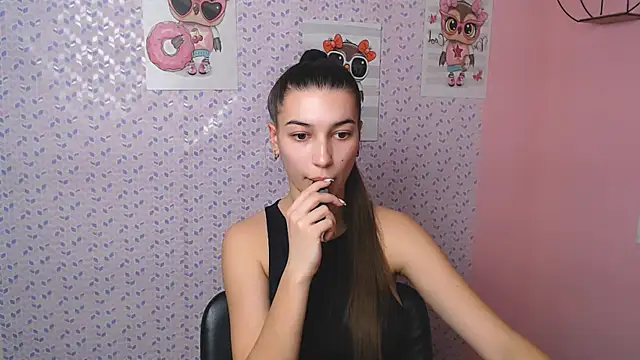 Snapshot of KarolinaRosse_ chatting on 01-18-25, 01:18 KarolinaRosse online show from 01-18-25, 01:18