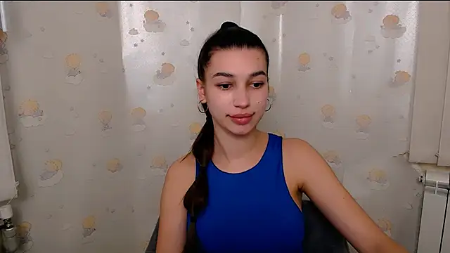 Snapshot of KarolinaRosse_ chatting on 02-08-25, 10:07 KarolinaRosse online show from 02-08-25, 10:07