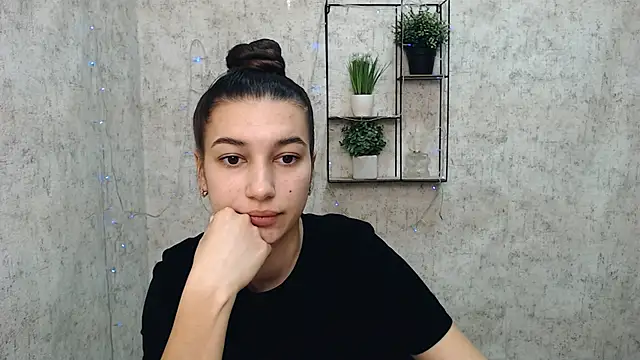 Snapshot of KarolinaRosse_ chatting on 02-15-25, 06:44 KarolinaRosse online show from 02-15-25, 06:44