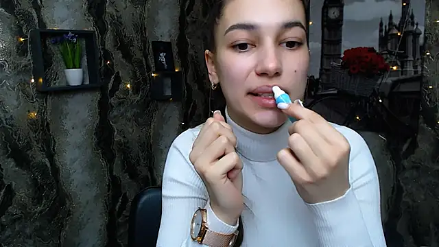 Snapshot of KarolinaRosse_ chatting on 02-21-25, 06:51 KarolinaRosse online show from 02-21-25, 06:51