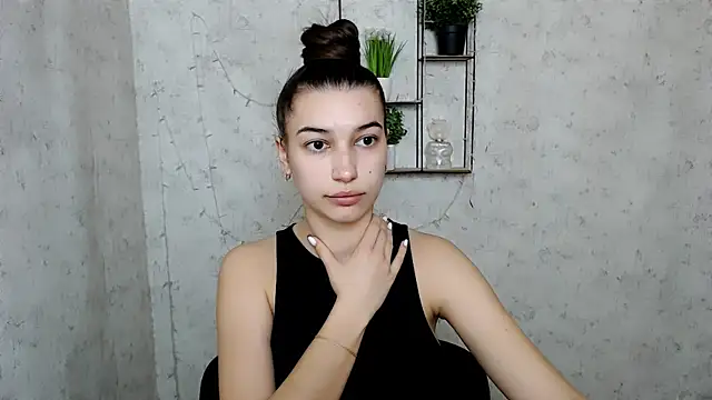 Snapshot of KarolinaRosse_ chatting on 03-23-25, 06:47 KarolinaRosse online show from 03-23-25, 06:47