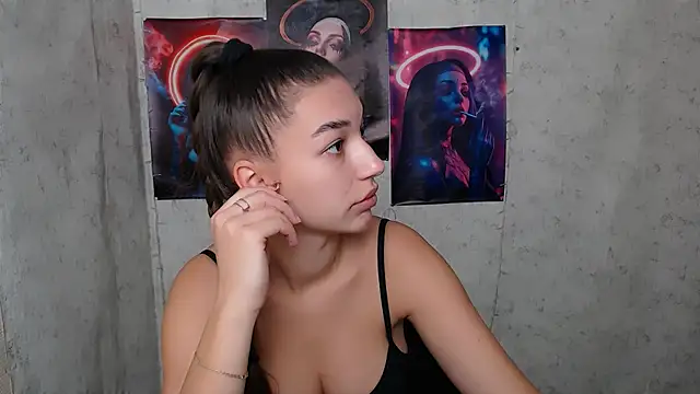 Snapshot of KarolinaRosse_ chatting on 09-26-25, 05:00 KarolinaRosse online show from 09-26-25, 05:00