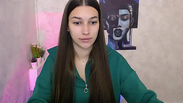 Snapshot of KarolinaRosse_ chatting on 10-18-25, 05:43 KarolinaRosse online show from 10-18-25, 05:43