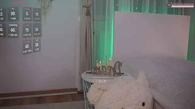 Snapshot of ZoeeZolton chatting on 12-15-24, 02:27 ZoeeZolton online show from 12-15-24, 02:27