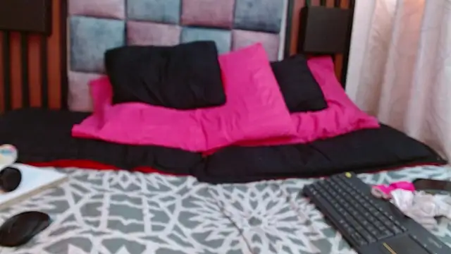 Snapshot of Saraa-restrepo chatting on 02-28-25, 02:09 Saraa-restrepo online show from 02-28-25, 02:09