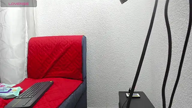 Snapshot of Saraa-restrepo chatting on 10-22-25, 04:13 Saraa-restrepo online show from 10-22-25, 04:13