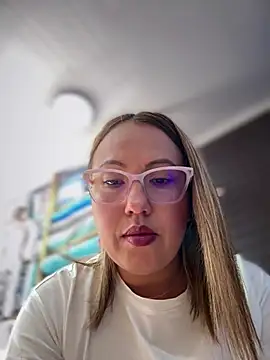 Snapshot of VIOLETA-25_ chatting on 04-15-26, 09:04 VIOLETA-25 online show from 04-15-26, 09:04
