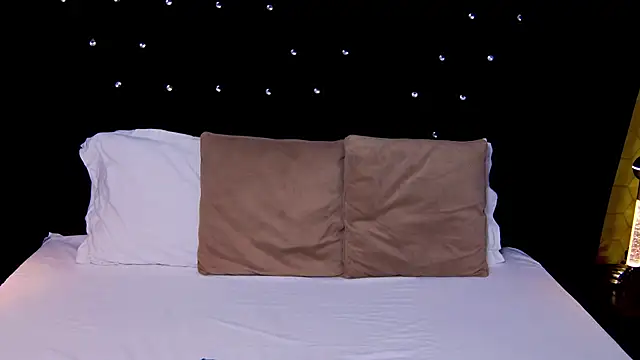 LaraAddison online show from 10-18-25, 05:32