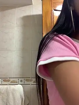 Snapshot of bonnie_18x chatting on 12-21-24, 02:09 bonnie 18x online show from 12-21-24, 02:09