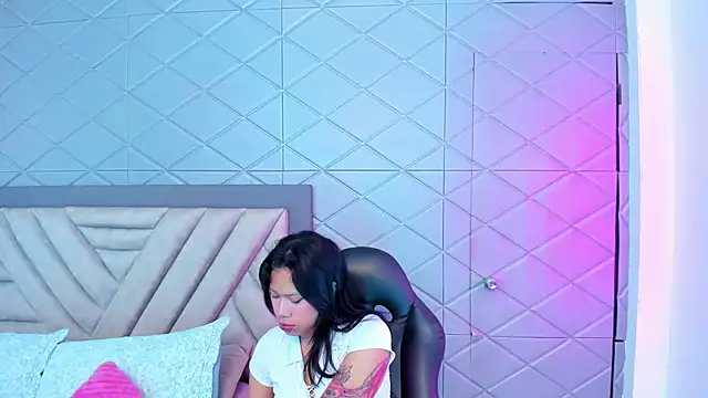 AikoLee  online show from 09-25-25, 05:00