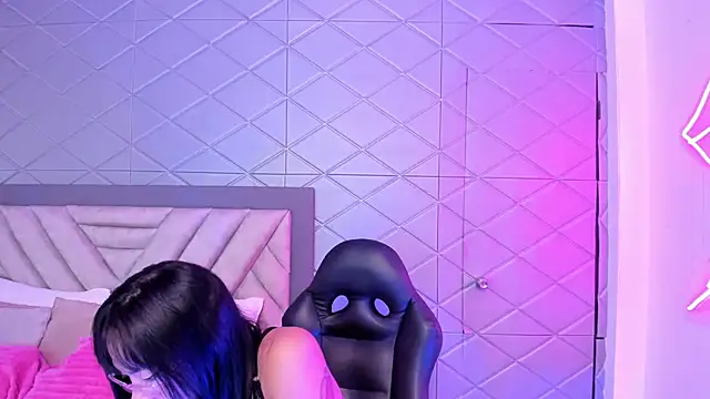 AikoLee  online show from 10-01-25, 04:40