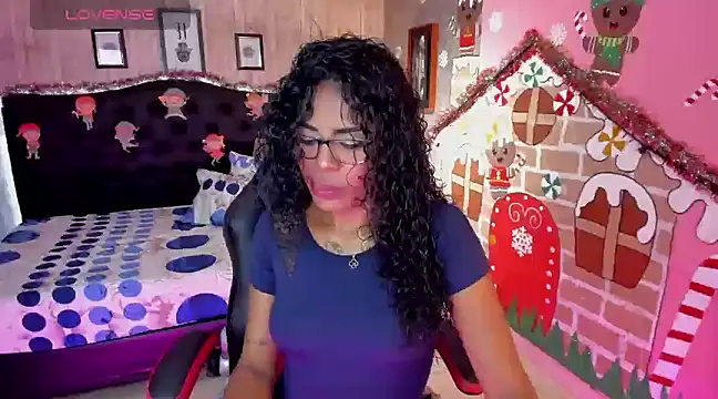 Snapshot of Edelaine_rogers chatting on 12-26-24, 08:21 Edelaine rogers online show from 12-26-24, 08:21