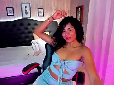 Snapshot of Edelaine_rogers chatting on 01-15-25, 10:46 Edelaine rogers online show from 01-15-25, 10:46