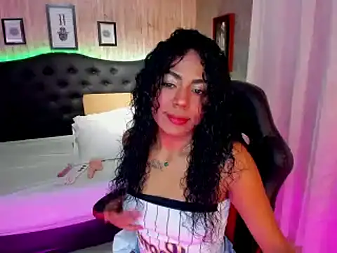 Snapshot of Edelaine_rogers chatting on 01-17-25, 07:49 Edelaine rogers online show from 01-17-25, 07:49