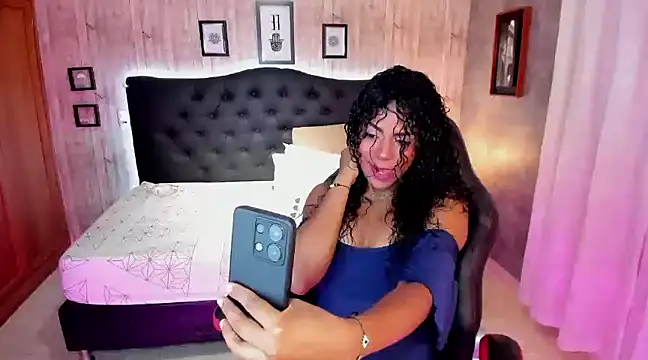 Snapshot of Edelaine_rogers chatting on 03-08-25, 04:34 Edelaine rogers online show from 03-08-25, 04:34