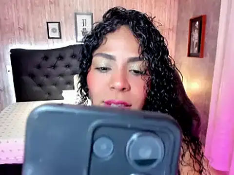 Snapshot of Edelaine_rogers chatting on 03-14-25, 04:43 Edelaine rogers online show from 03-14-25, 04:43