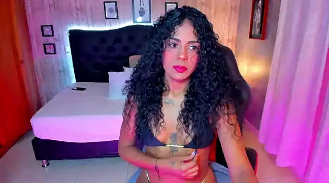 Snapshot of Edelaine_rogers chatting on 03-18-25, 05:41 Edelaine rogers online show from 03-18-25, 05:41