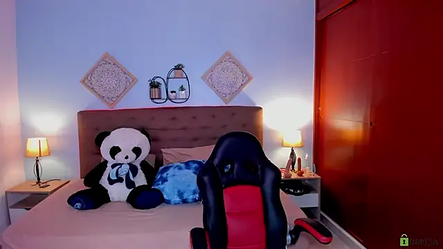 Snapshot of Edelaine_rogers chatting on 10-12-25, 05:06 Edelaine rogers online show from 10-12-25, 05:06