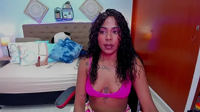 Snapshot of Edelaine_rogers chatting on 11-06-25, 05:30 Edelaine rogers online show from 11-06-25, 05:30