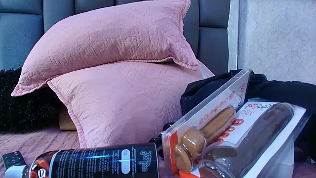 Snapshot of Amy_wats0n chatting on 03-18-26, 07:17 Amy wats0n online show from 03-18-26, 07:17