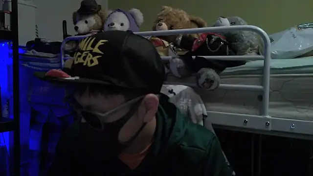 Snapshot of Owl1216 chatting on 01-03-25, 12:19 Owl1216 online show from 01-03-25, 12:19