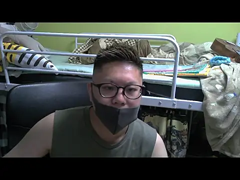 Snapshot of Owl1216 chatting on 10-29-25, 01:13 Owl1216 online show from 10-29-25, 01:13