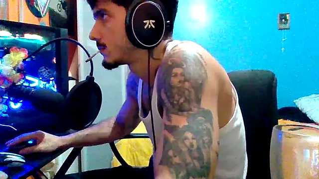 Badboyi1997 online show from 10-31-25, 01:17