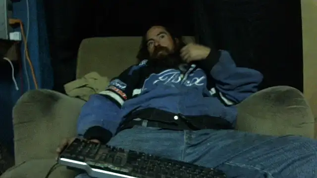 Snapshot of linksjack1010 chatting on 12-15-25, 11:53 linksjack1010 online show from 12-15-25, 11:53