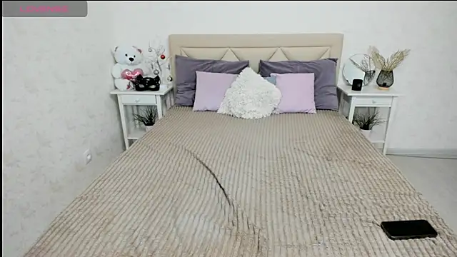 Snapshot of BettyBloom69 chatting on 12-05-24, 07:27 BettyBloom69 online show from 12-05-24, 07:27