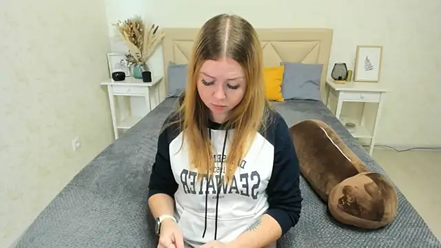 Snapshot of BettyBloom69 chatting on 09-10-25, 04:45 BettyBloom69 online show from 09-10-25, 04:45