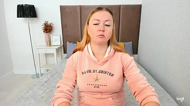 Snapshot of BettyBloom69 chatting on 09-30-25, 04:39 BettyBloom69 online show from 09-30-25, 04:39