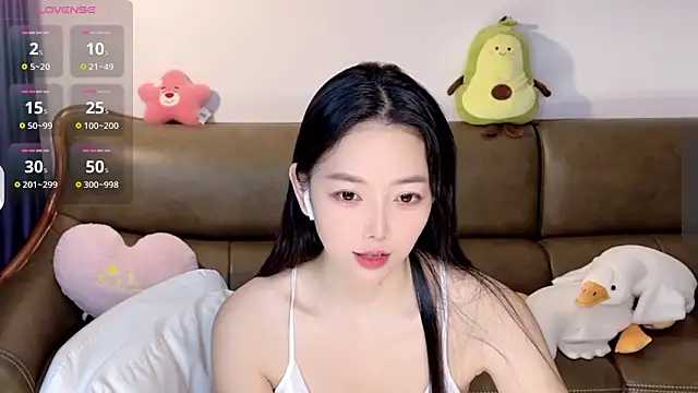 Yilin1999 online show from 12-24-24, 02:43