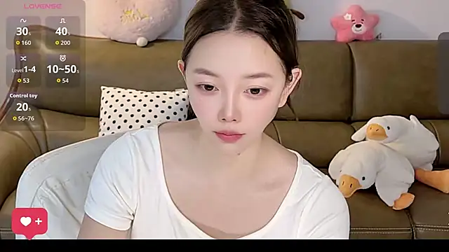 Snapshot of Yilin1999 chatting on 07-21-26, 08:38 Yilin1999 online show from 07-21-26, 08:38
