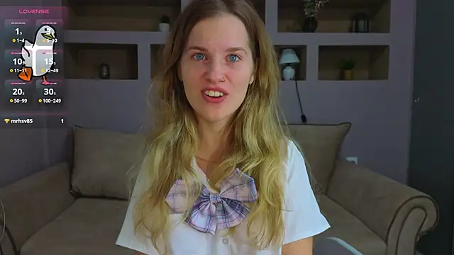 LinaCristonsen online show from 10-25-25, 02:24