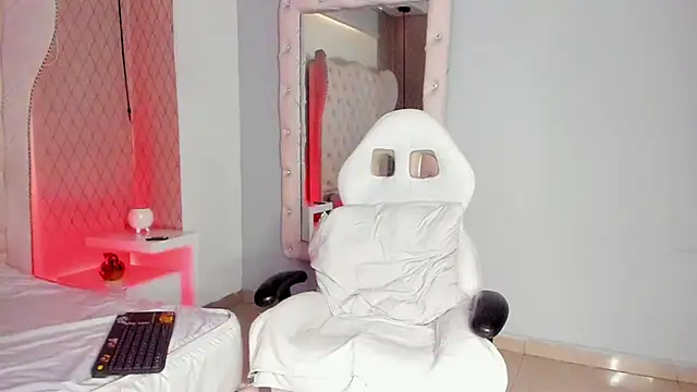 Snapshot of Lucii_fer_ chatting on 02-19-26, 11:39 Lucii fer online show from 02-19-26, 11:39