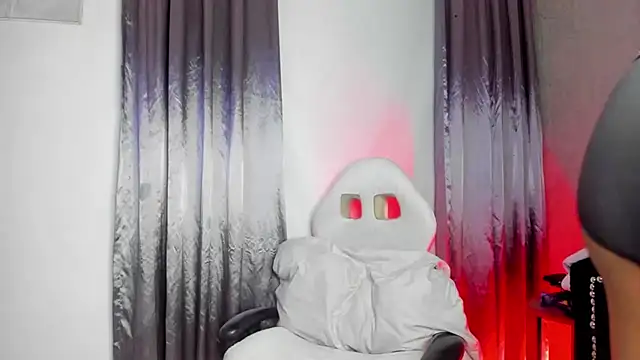 Snapshot of Lucii_fer_ chatting on 02-26-26, 11:31 Lucii fer online show from 02-26-26, 11:31