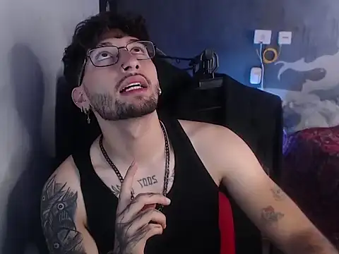 Dereck Dickson online show from 10-28-25, 01:03