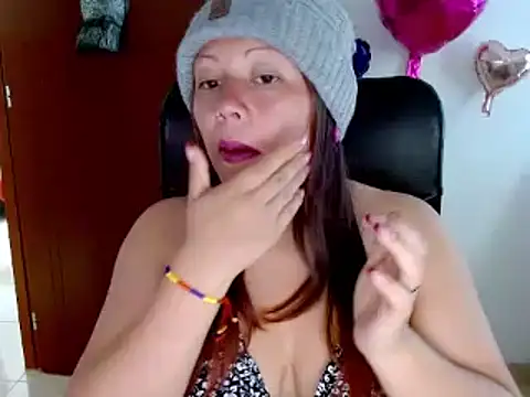 Snapshot of miss_evoleth2 chatting on 09-23-25, 08:01 miss evoleth2 online show from 09-23-25, 08:01