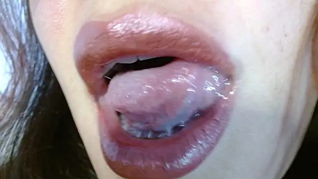 Snapshot of miss_evoleth2 chatting on 10-10-25, 08:19 miss evoleth2 online show from 10-10-25, 08:19