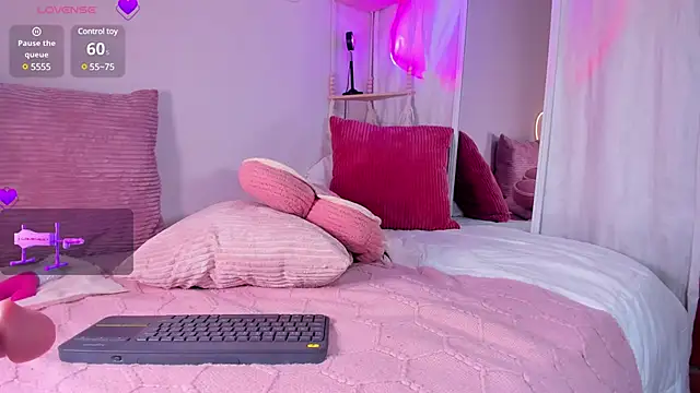 Snapshot of karlahush chatting on 12-06-24, 11:57 karlahush online show from 12-06-24, 11:57